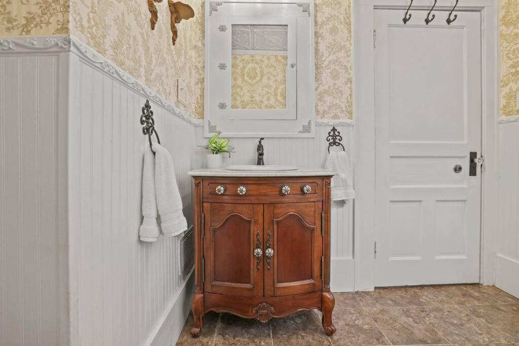 Charming Victorian Home - 2 Minutes To Downtown Ланкастър Екстериор снимка