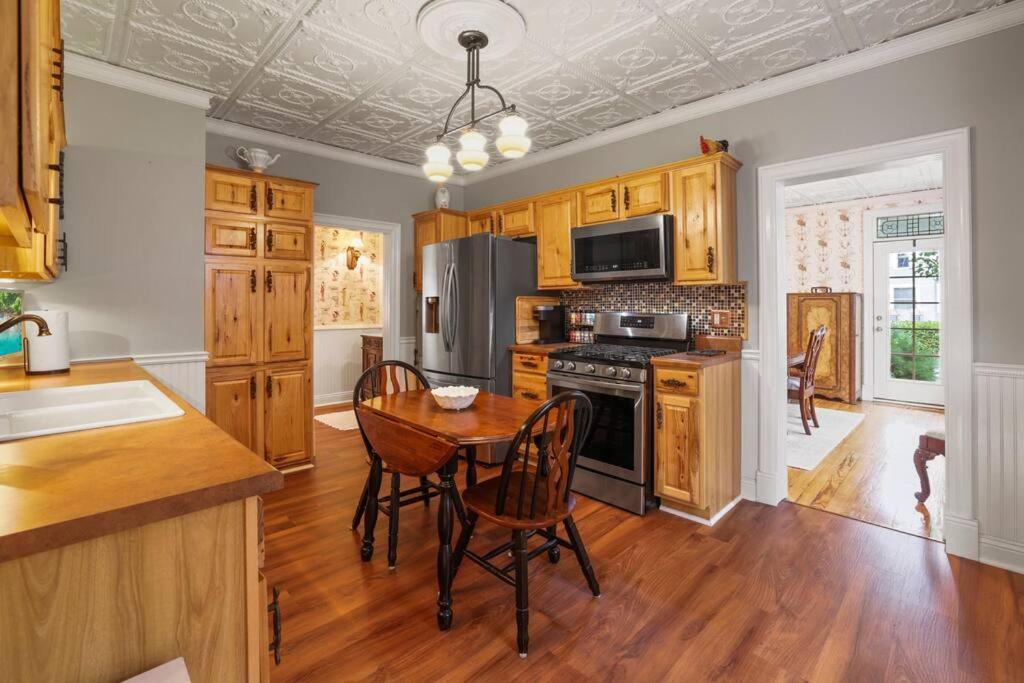 Charming Victorian Home - 2 Minutes To Downtown Ланкастър Екстериор снимка