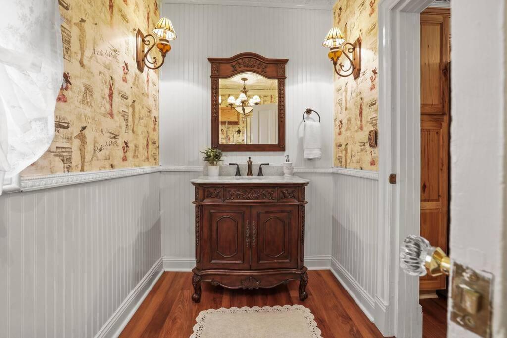 Charming Victorian Home - 2 Minutes To Downtown Ланкастър Екстериор снимка