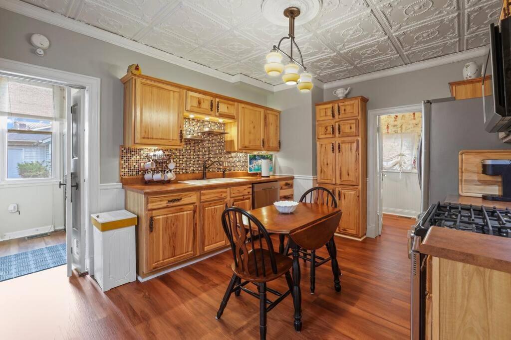 Charming Victorian Home - 2 Minutes To Downtown Ланкастър Екстериор снимка