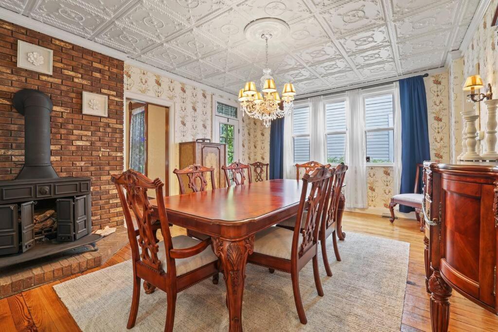 Charming Victorian Home - 2 Minutes To Downtown Ланкастър Екстериор снимка
